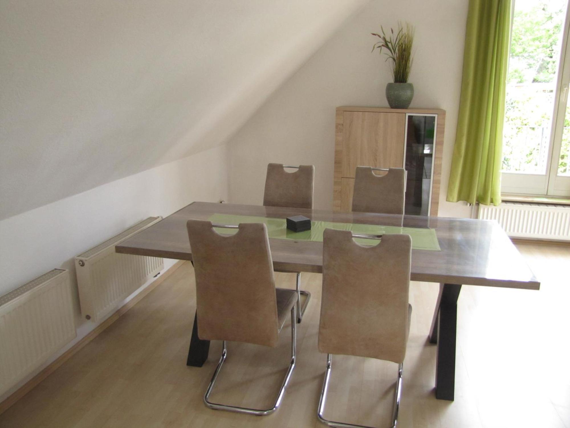 Apartment Im Gruenen Von *